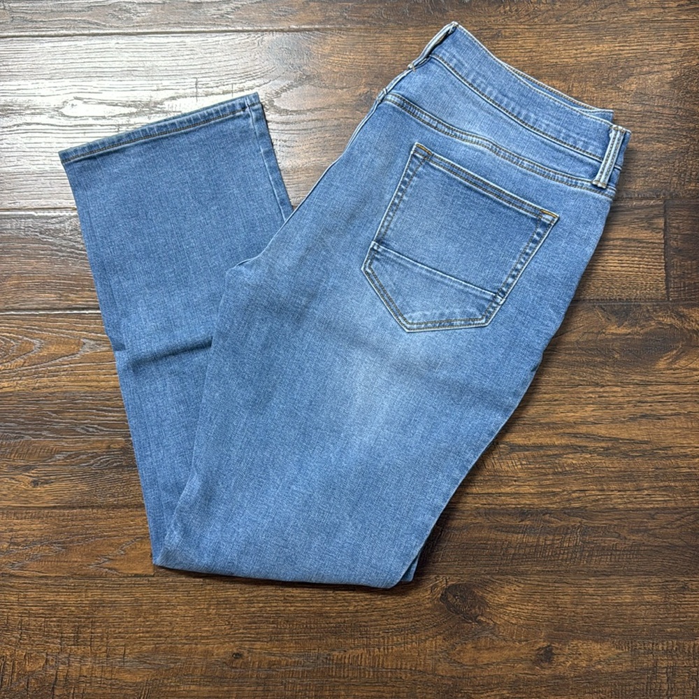 Arizona Men’s Jeans size 34x32 medium light wash